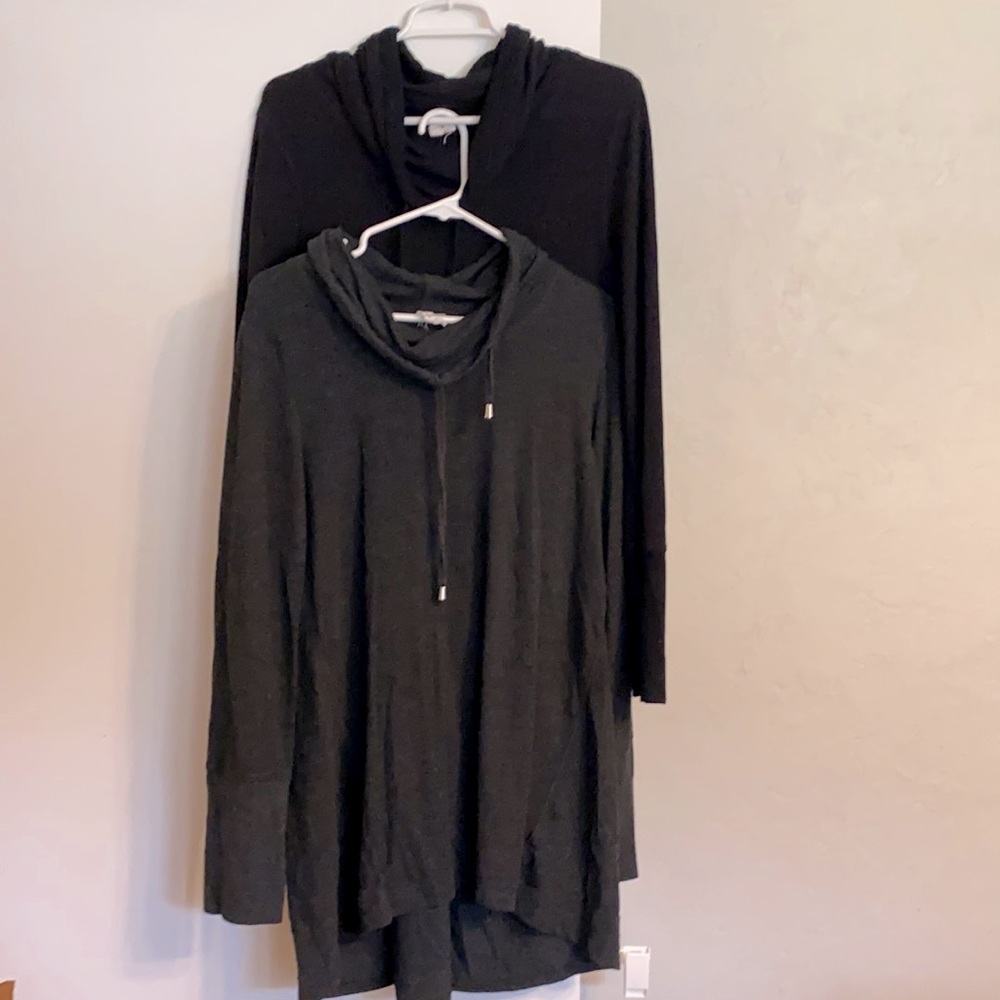 Sweater dressed by cable and gauge